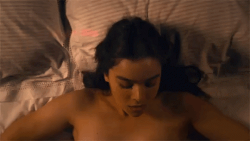 Hailee-Steinfeld-R412.gif