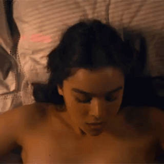 Hailee-Steinfeld-R412