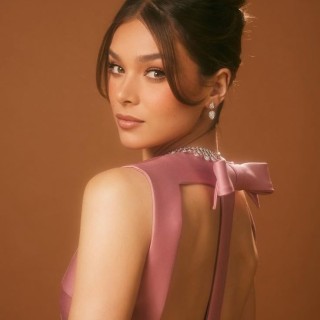 Hailee-Steinfeld-R418