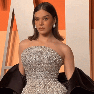 Hailee-Steinfeld-R420