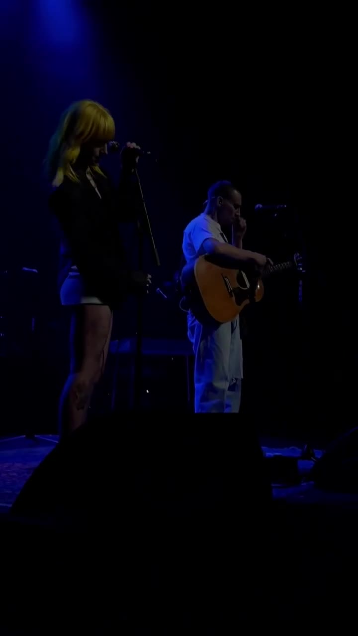 Hayley-Williams-ngebKieMmbckR0bK.mp4