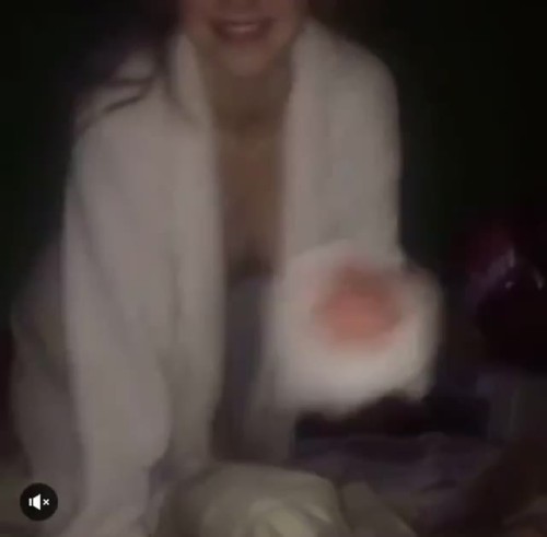 Holly Oates BJ 1yo42sKg