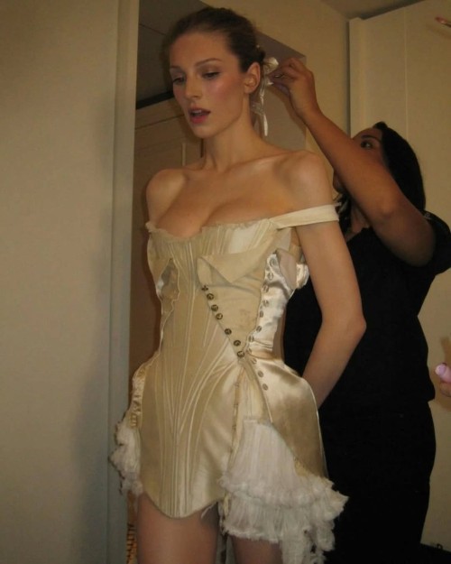Hunter-Schafer-getting-ready-for-the-Met-Gala-Afterparty-I-dont-know-how-to-say-it-but-you-all-are-the-best.-I-received-so-many-DMs-from-you-like--When-are-you-posting-the-other-Afterp6c6d391dfb7ba0d0.jpg