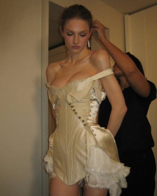 Hunter-Schafer-getting-ready-for-the-Met-Gala-Afterparty-I-dont-know-how-to-say-it-but-you-all-are-the-best.-I-received-so-many-DMs-from-you-like--When-are-you-posting-the-other-Afterp6f00635b9bceac3a.jpg