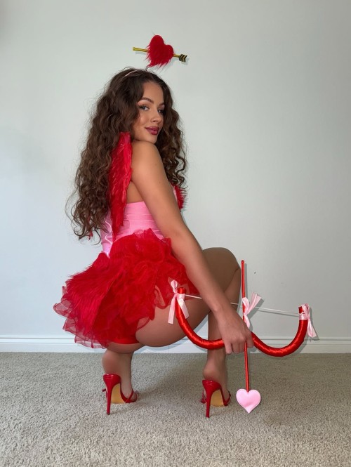 I have great aim 🏹 @fashionnova Outfit Falling For Cupid 5 Piece Costume Set Red combo (2)