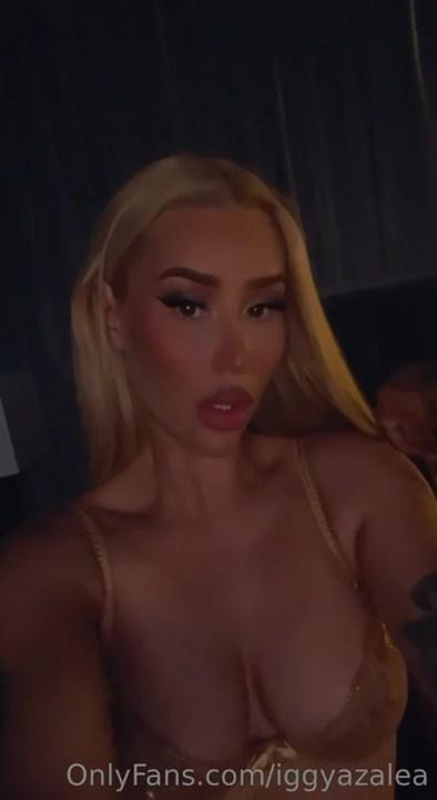 Iggy_Azalea_Lingerie_Selfie_Tease_Video_Leaked-APTBFR.jpg