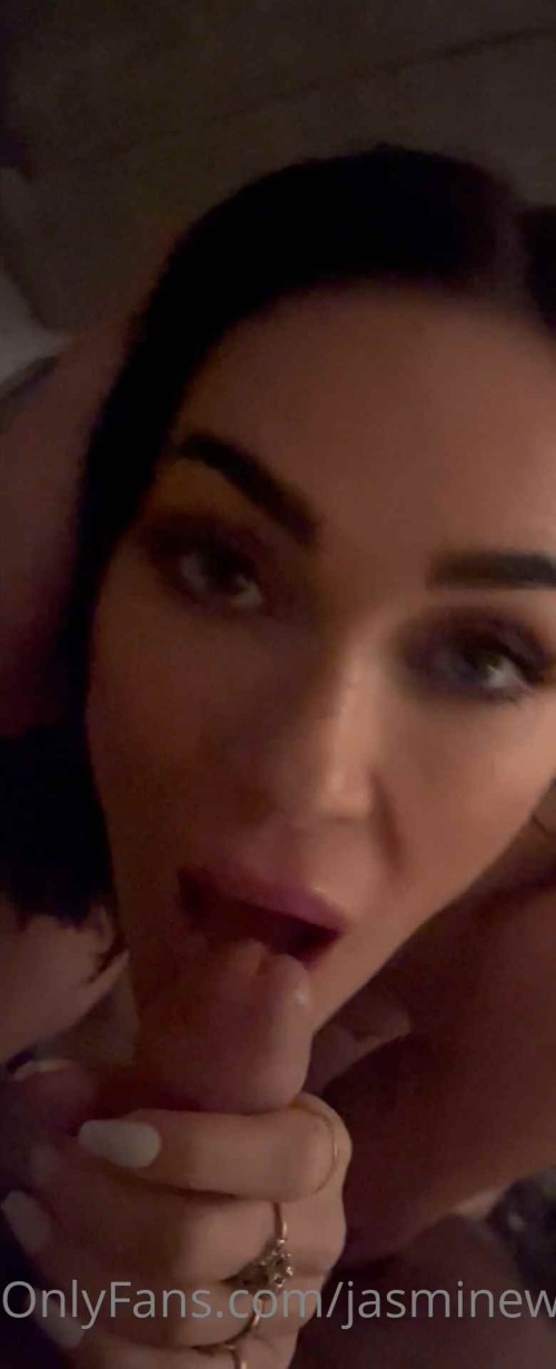 Jasmine_Waltz_45_-_Blowjob_2024.mp4_snapshot_00.29.306d6d413d4bdef5b31.jpg