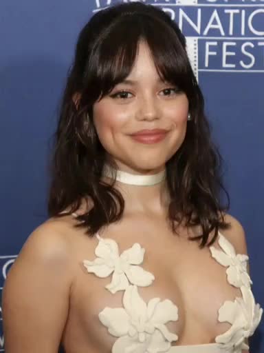 Jenna-Ortega-F047.mp4
