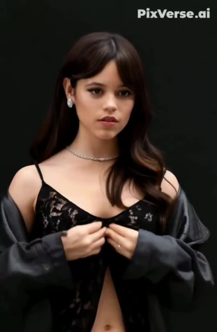 Jenna-Ortega-F050.mp4