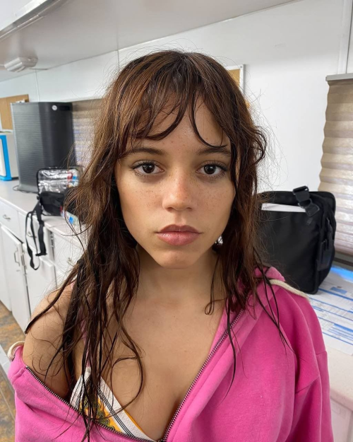 Jenna-Ortega-R016.png