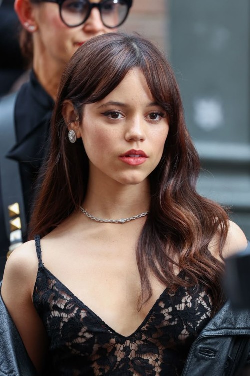 Jenna-Ortega-R060.jpeg