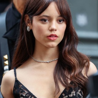 Jenna-Ortega-R060