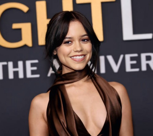 Jenna-Ortega-R113.jpg