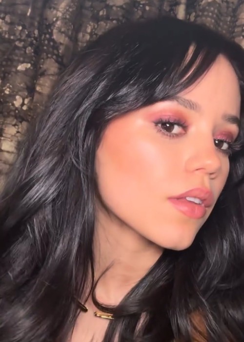 Jenna-Ortega-R117.jpg