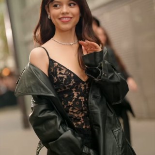 Jenna-Ortega-R132