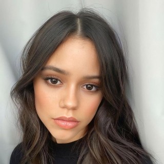 Jenna-Ortega-R148