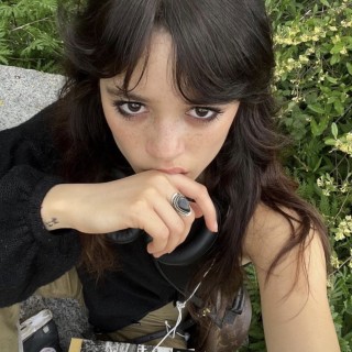 Jenna-Ortega-R200