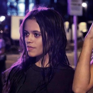 Jenna-Ortega-R216