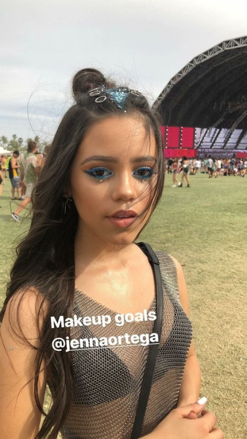 Jenna-Ortega-R219.jpg