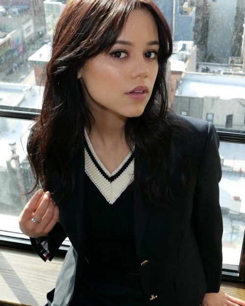 Jenna-Ortega-R223.jpg