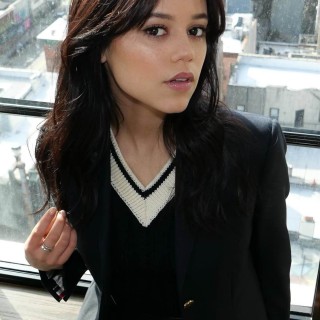 Jenna-Ortega-R223