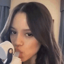 Jenna-Ortega-R235.gif