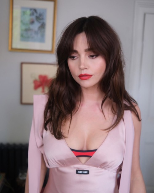 Jenna-jenna_coleman_-attending-the-britishvogue-and-netflixuk-Pre-BAFTA-event-last-night.-Jenna-wears-miumiu-Styled-leithclark-Hair-halleybrisker-Makeup-and-Photos-by-me-valeriaferreir43025ec642f443ba.jpg