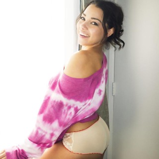 Jessica-Parker-Kennedy-R041a4fe98b8c698376b