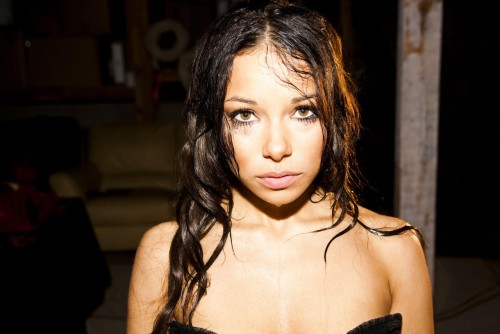 Jessica-Parker-Kennedy-R0666f36c1c9aad04f64.jpg