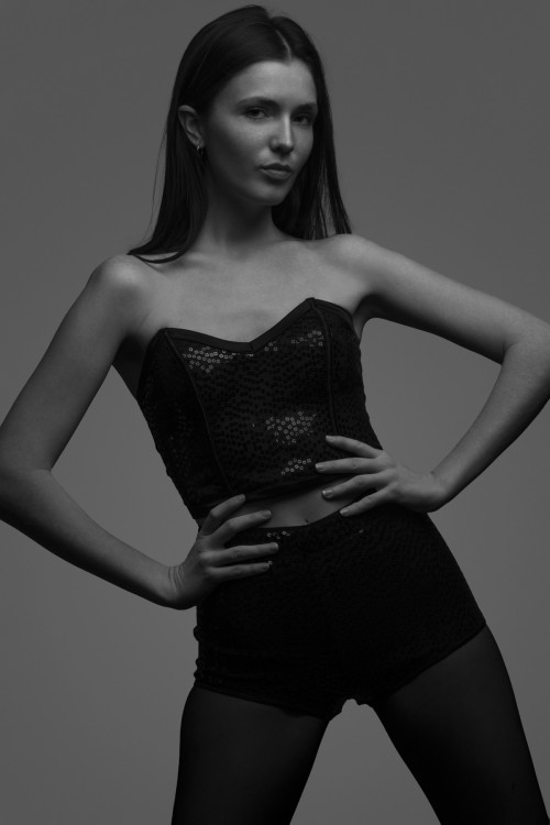 Justine_HD_by_Olivier_Merzoug_Photographer-2BD_Studio38ee5abb2ba2ced0.jpg