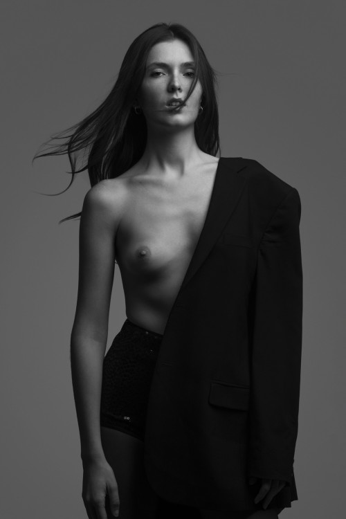 Justine_HD_by_Olivier_Merzoug_Photographer-4BD_Studio7bcd6c4f21263904.jpg