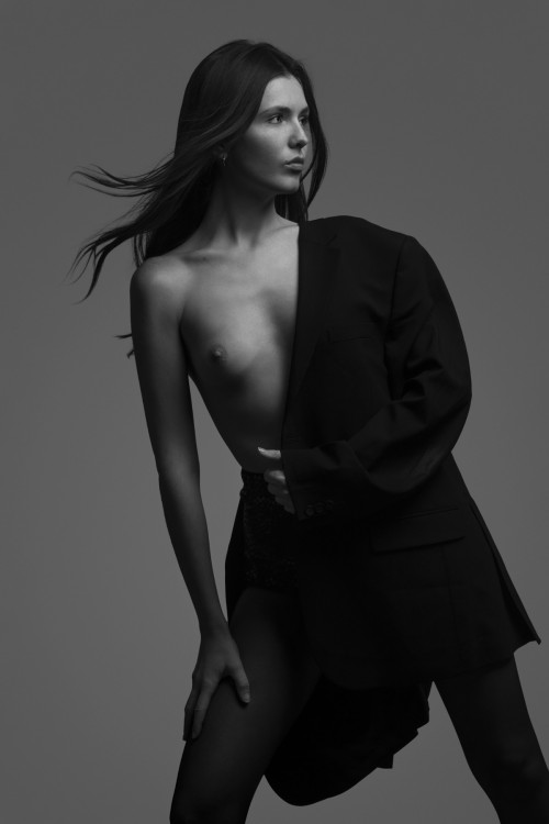 Justine_HD_by_Olivier_Merzoug_Photographer-5BD_Studio9790f560d5dfde87.jpg