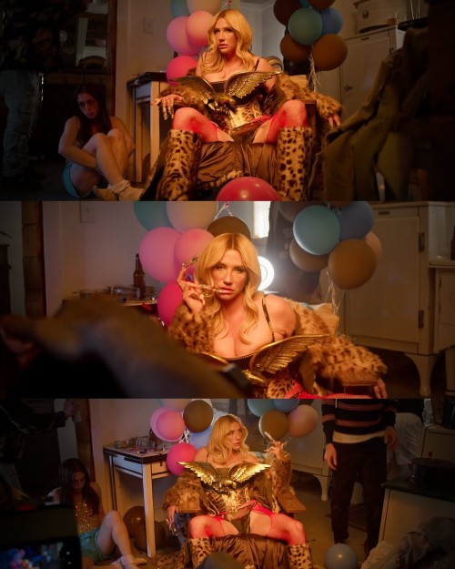 KESHA-X-PAPERkesha-papermagazine-Incredible-privilege-to-have-worked-on-this-one.-Amazing-team-and-so-lucky-to-have-shot-super-8-film-with-the-trash-queen-herself.photography-loudermil87639c8b006f6411.jpg