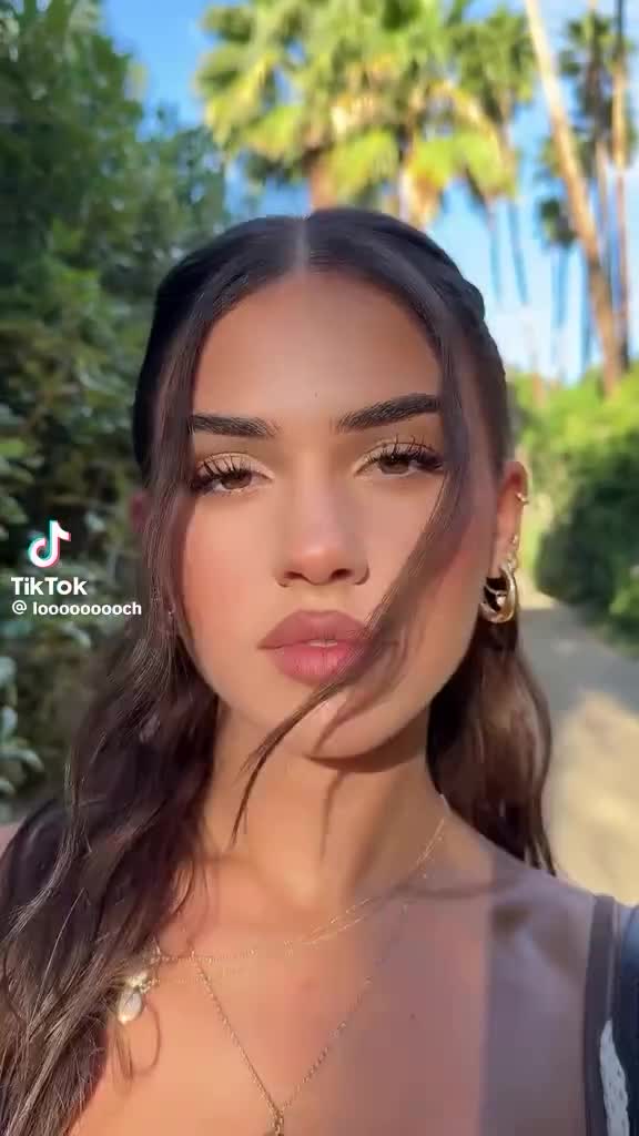 Leah-via-her-TikTok-outfit-day-1295997abe6ccb554.mp4