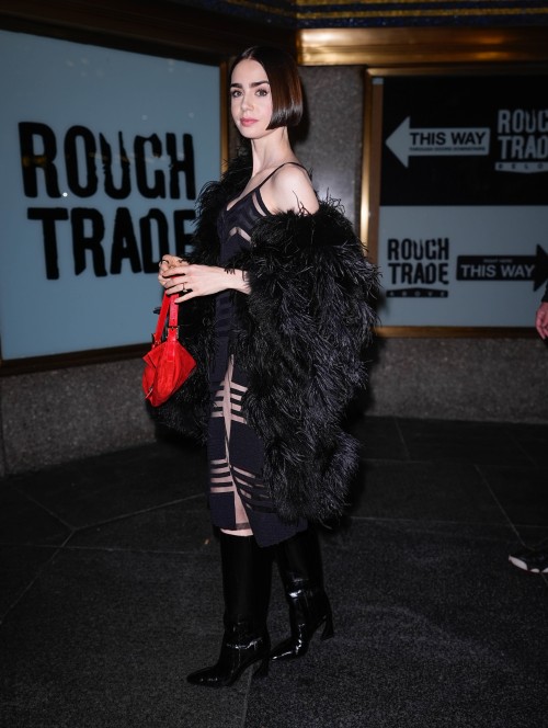 Lily_Collins_outside_a_taping_of___The_Tonight_Show___in_New_York_12-09-20250082.jpg