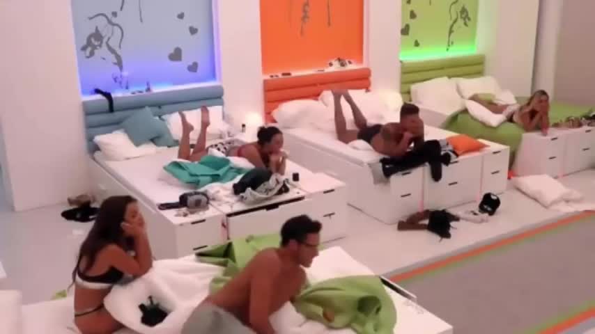 Love-Island-Terry-and-Malin-cringe-public-rompe18b8286eb6d0f87.mp4