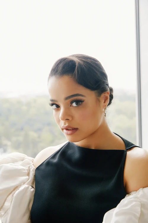 Lydia-West-R0039ea72d432d317e6d.webp