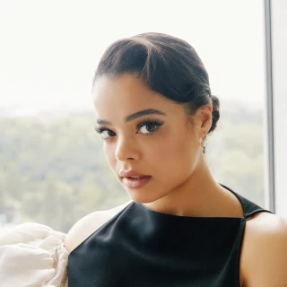 Lydia-West-R0039ea72d432d317e6d
