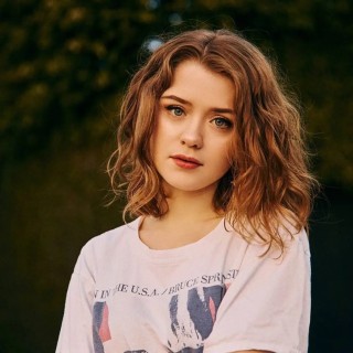 Maisie-Peters-R061