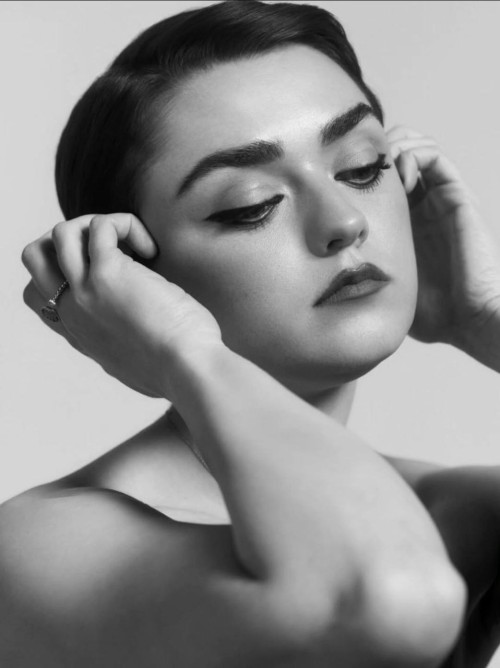 Maisie-Williams-R001.jpg