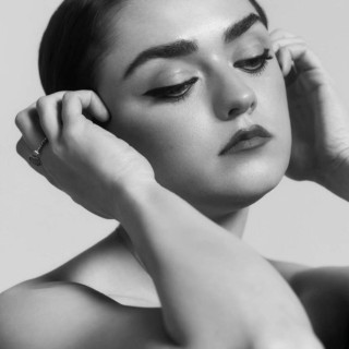 Maisie-Williams-R001