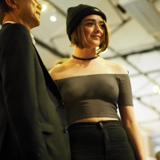 Maisie-Williams-R008