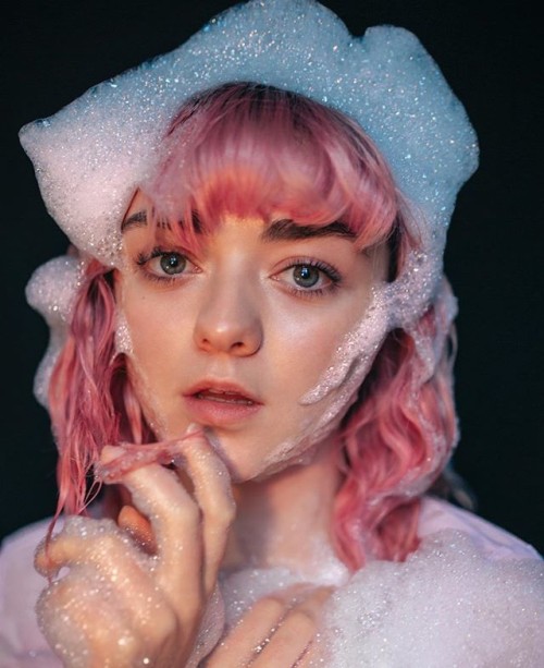 Maisie-Williams-R020.jpg