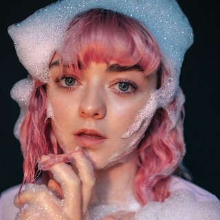 Maisie-Williams-R020