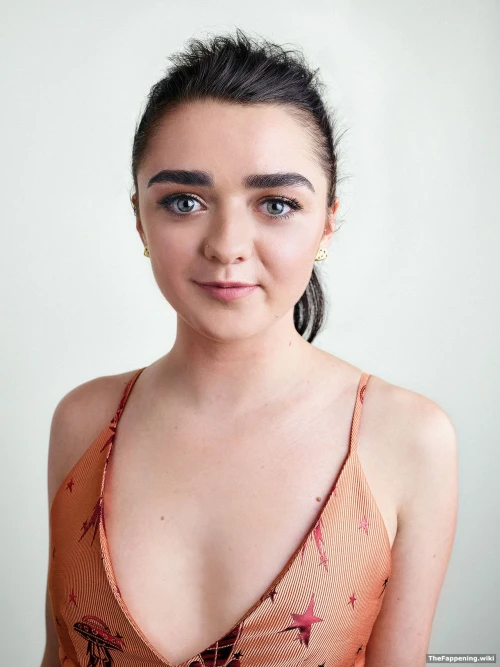 Maisie-Williams-R023.webp