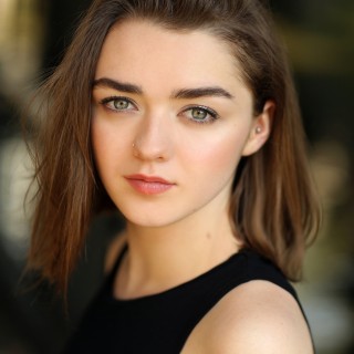 Maisie-Williams-R038