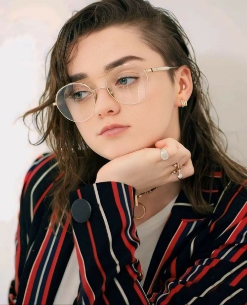 Maisie-Williams-R050.jpeg