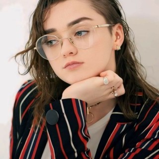 Maisie-Williams-R050