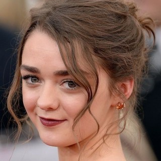 Maisie-Williams-R052