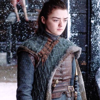 Maisie-Williams-R058